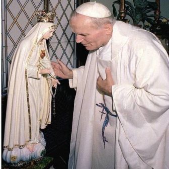 rsz_jpii_our_lady_of_fatima_franciscus_instagram